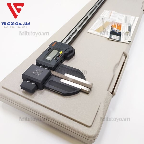 Mitutoyo 552-303-10 digital caliper (0-600mm)