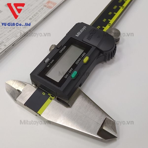 Mitutoyo 500-196-30 digital caliper (0-150mm/6