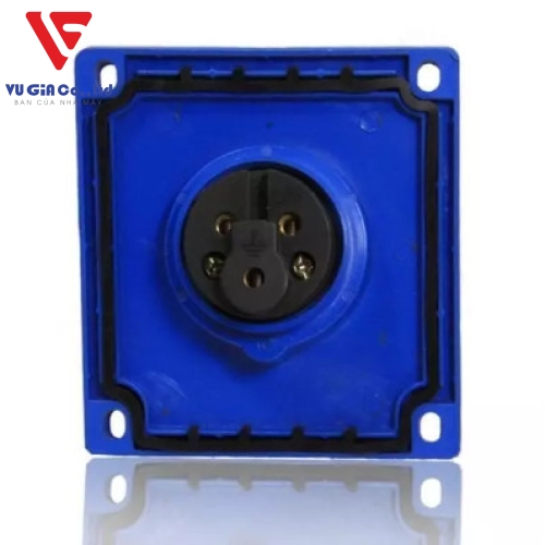 3-pin 16A watertight recessed socket BEK-4132