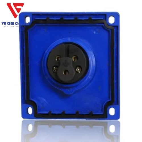 Watertight 4-pin 16A recessed socket BEK-4142