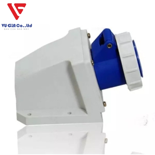 3-pin 16A watertight surface-mounted socket BEk-1132
