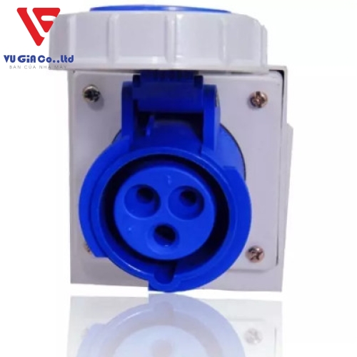 3-pin 16A watertight surface-mounted socket BEk-1132